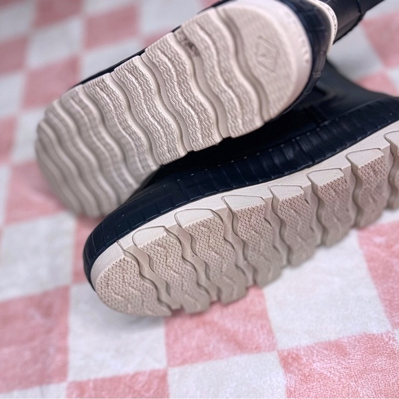 SPERRY | Torrent Chelsea Matte Waterproof Rain Boot, size 6.5 - Picture 5 of 6